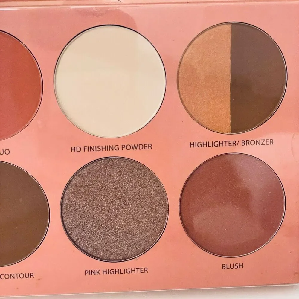 NWT natural beautiful face Palette Sculpting Shades to Compliment any skin Tone